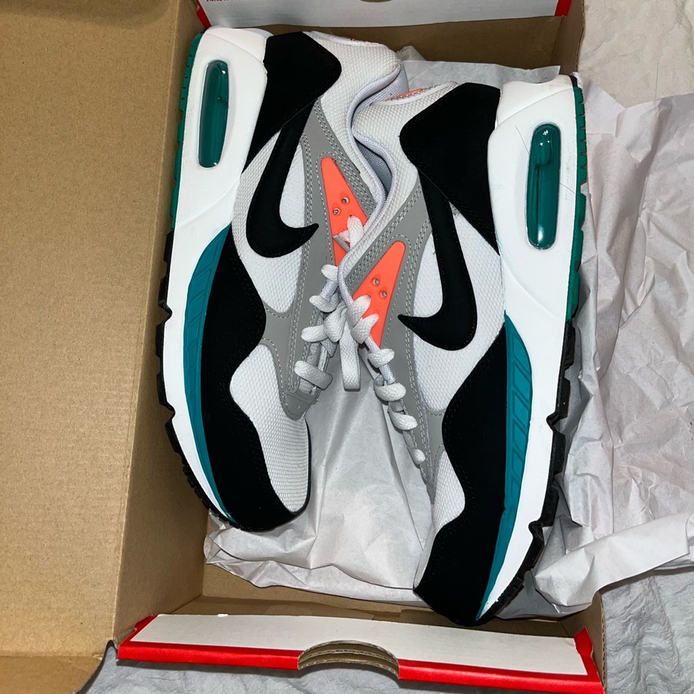 Womens Nike air max correlate